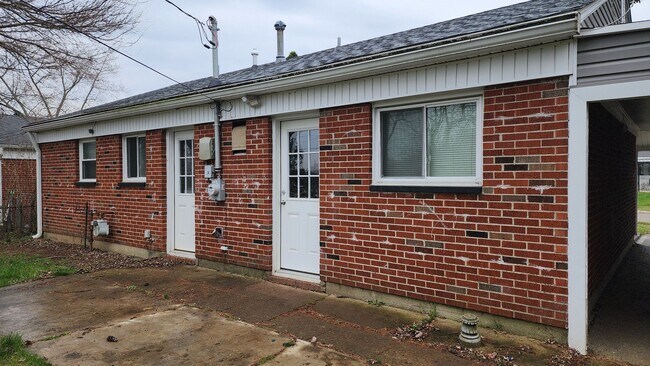 Building Photo - Ranch Home