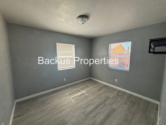 Building Photo - 112 E Bernal Dr