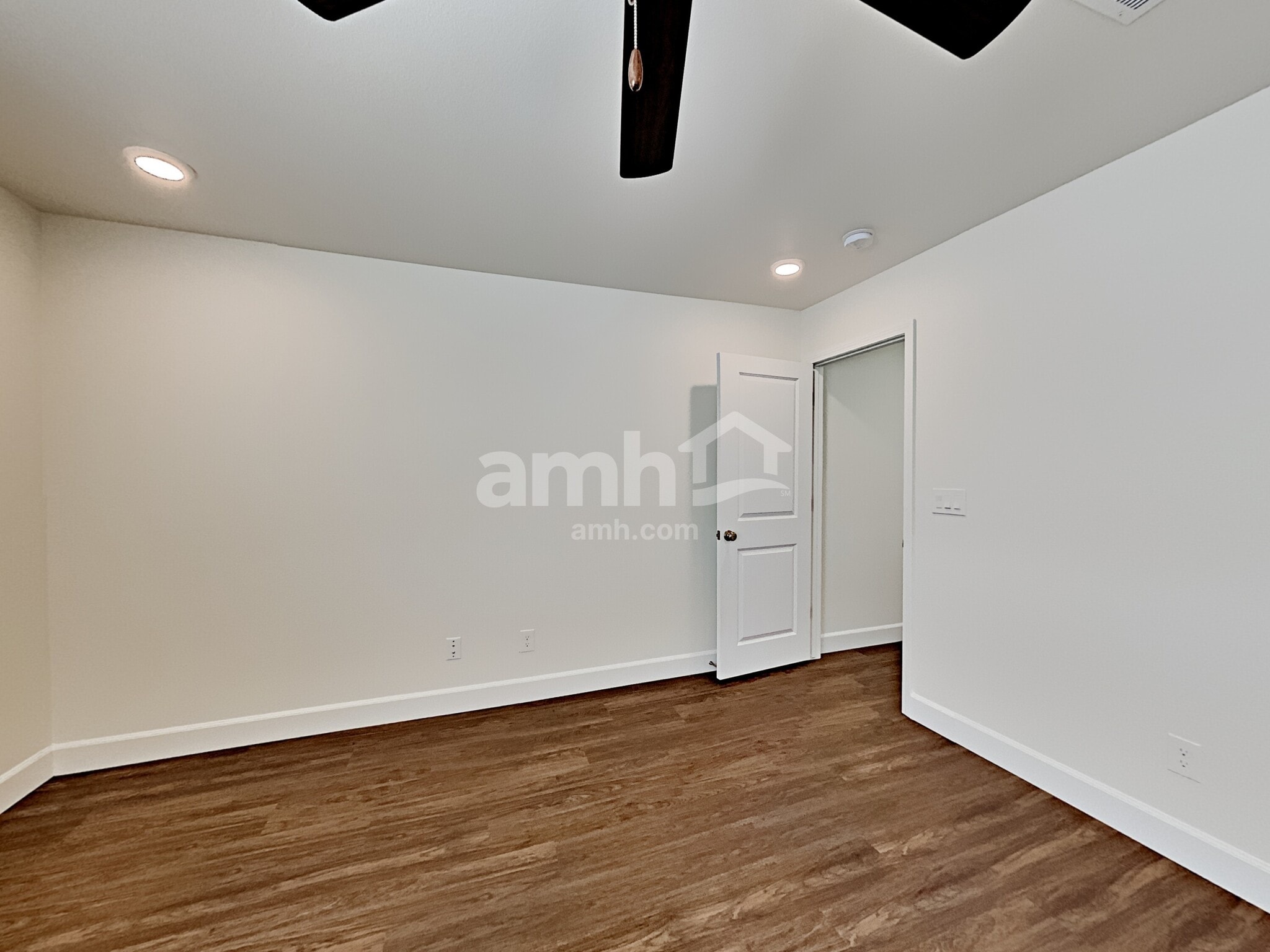 Building Photo - 1910 Macchia Ave