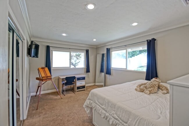 Building Photo - FULLY FURNISHED, CHARMING & AIRY, 4BR2BA MONTEMALAGA HILLTOP HOME W/ “QUEENS NECKLACE” VIEWS, 2-C...