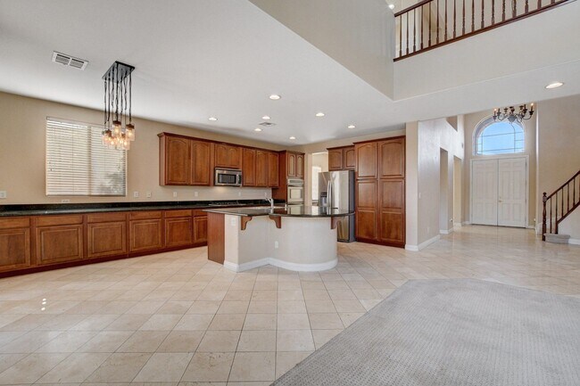 Building Photo - Spacious 5-Bedroom, 2 Story Pool Home in G...