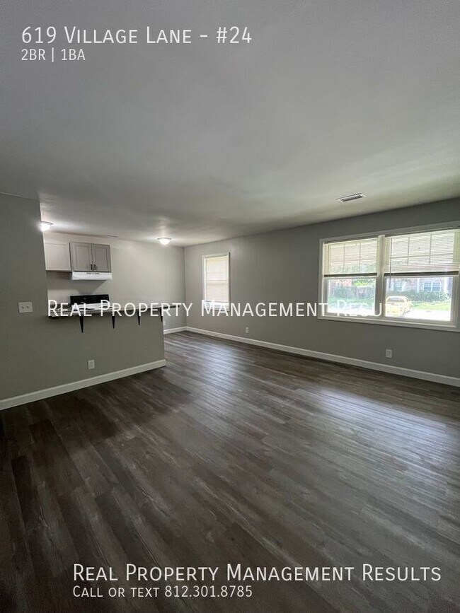 Building Photo - 619 Village Ln