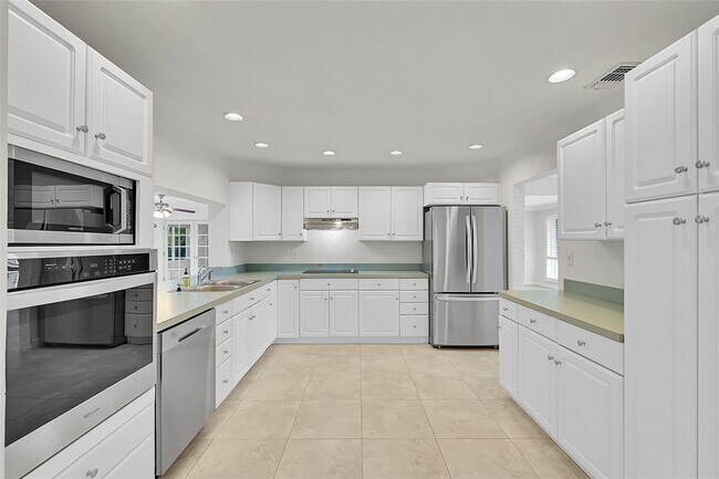 Primary Photo - 211 SE 9th Ct