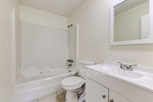 Building Photo - 860 Fox Lake Dr