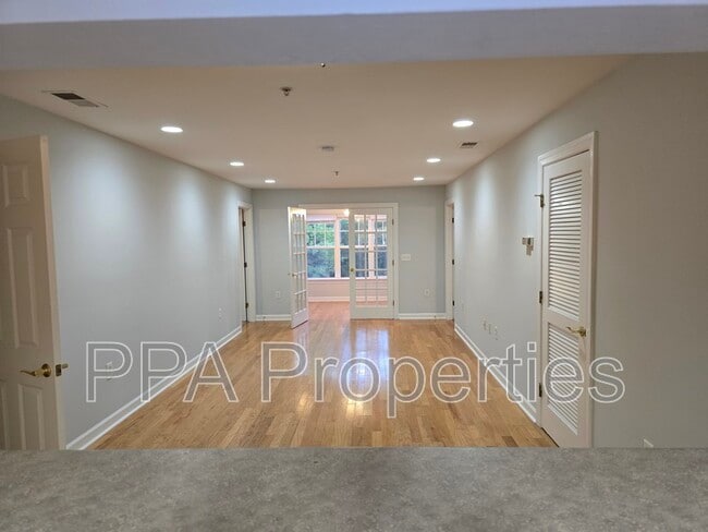 Building Photo - 929 Morreene Rd