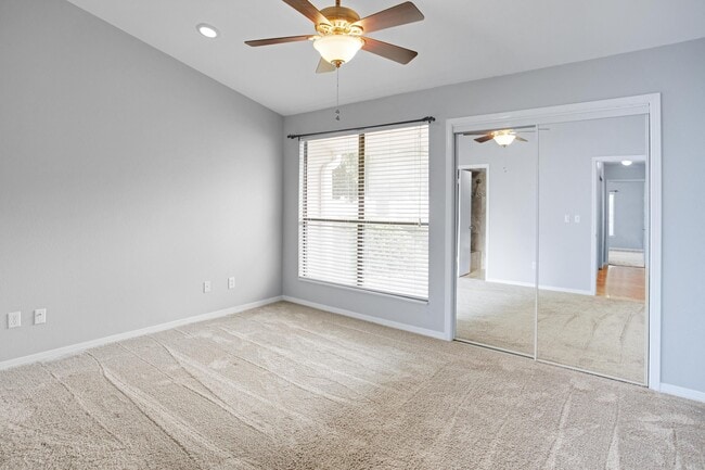 Building Photo - 319 L'Atrium Dr