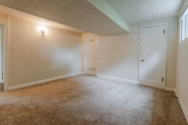 Building Photo - 2503 Glen View Ave