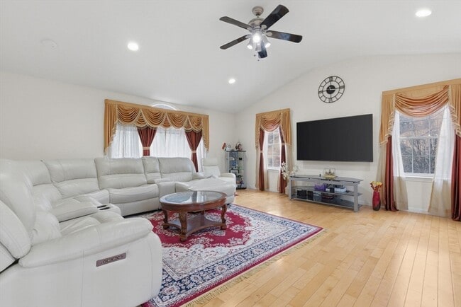 Building Photo - 16 Windsor Rd