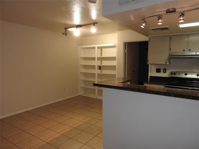 Building Photo - 12905 Woodforest Blvd