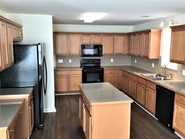 Building Photo - 6250 Mulberry Park Dr