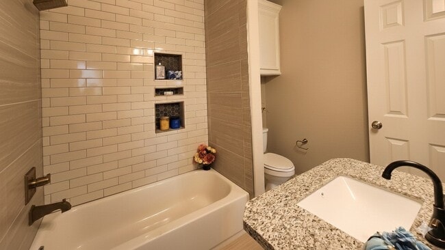 Building Photo - 305 Reinerman St