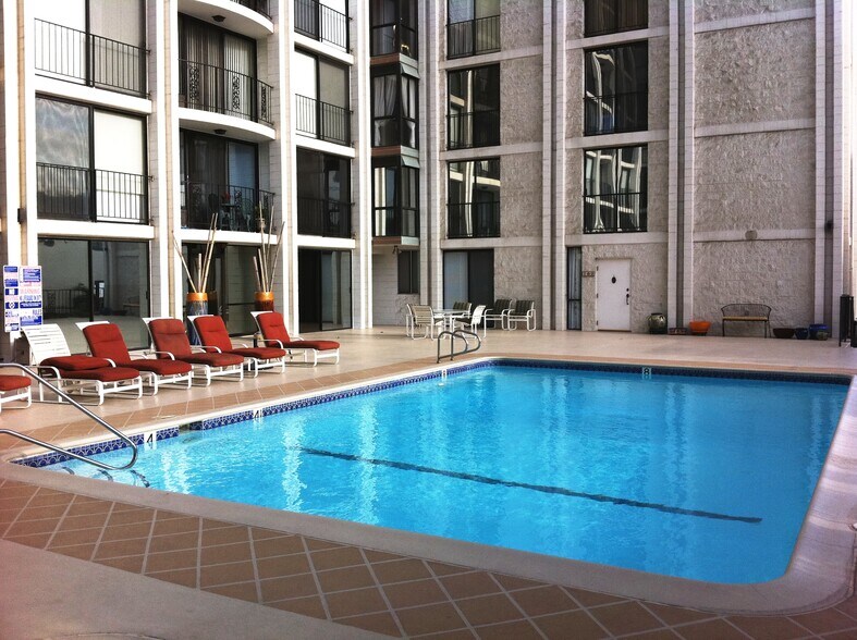 Pool deck area - 2601 E Ocean Blvd