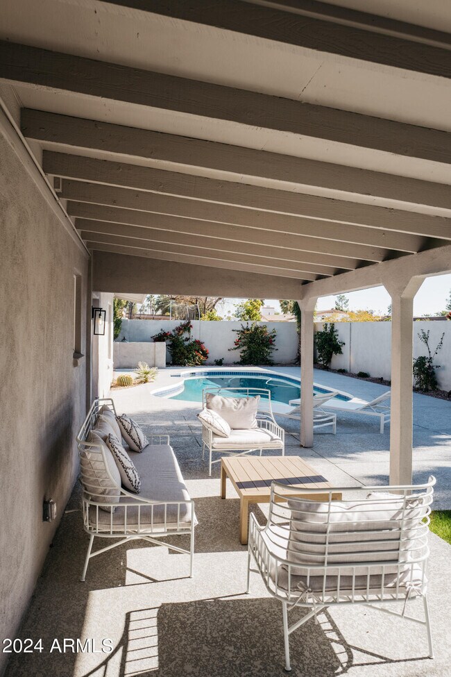 Building Photo - 6629 E Dreyfus Ave