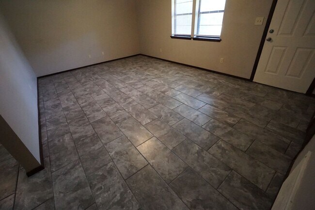 Building Photo - Nice 3 bed 1.5 Bath house, total electric