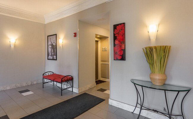 Lobby - 5330 Pershing Ave