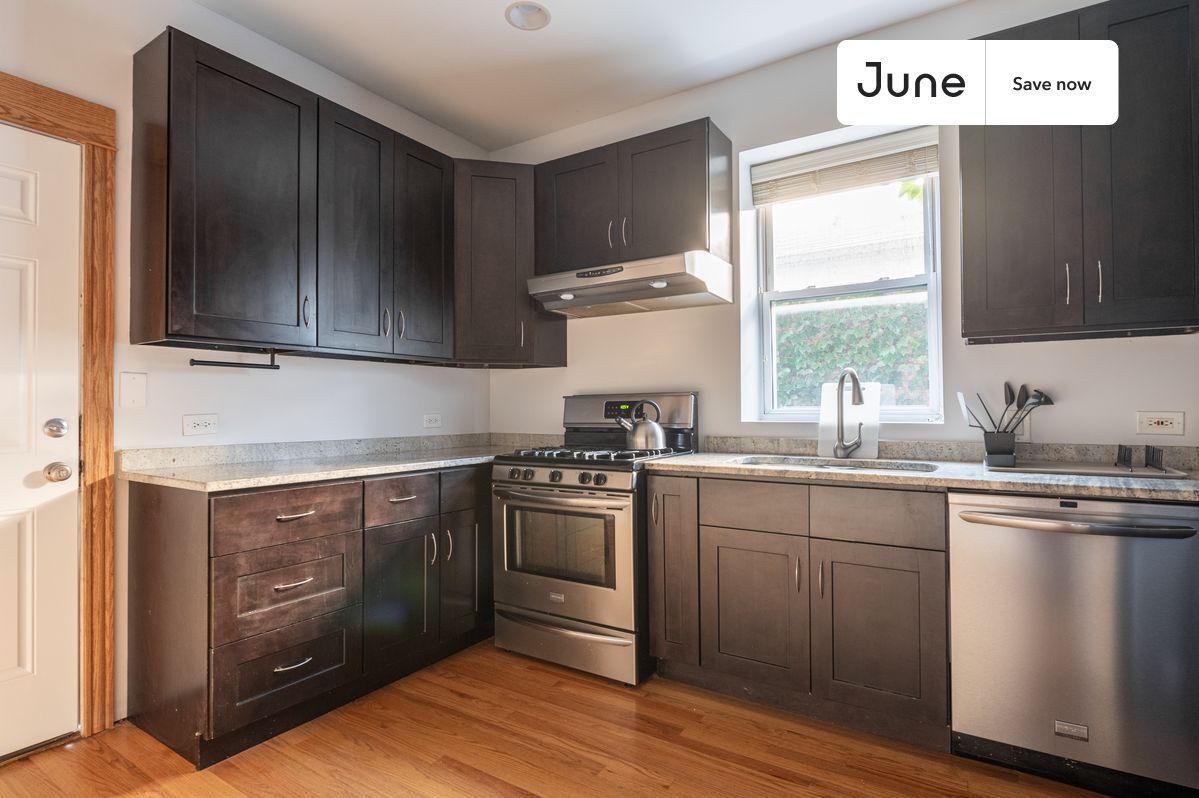 Building Photo - 3020 N Sawyer Ave