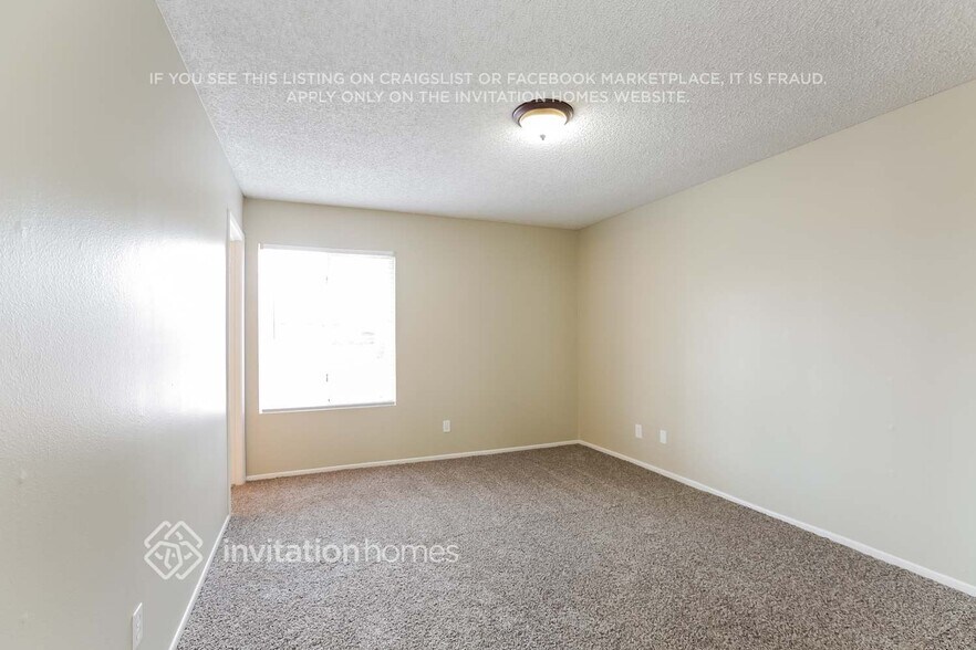 Building Photo - 2340 W Portobello Ave