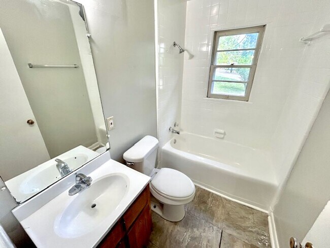 Building Photo - Cozy & Convenient Living on Fay Street – Great Location!