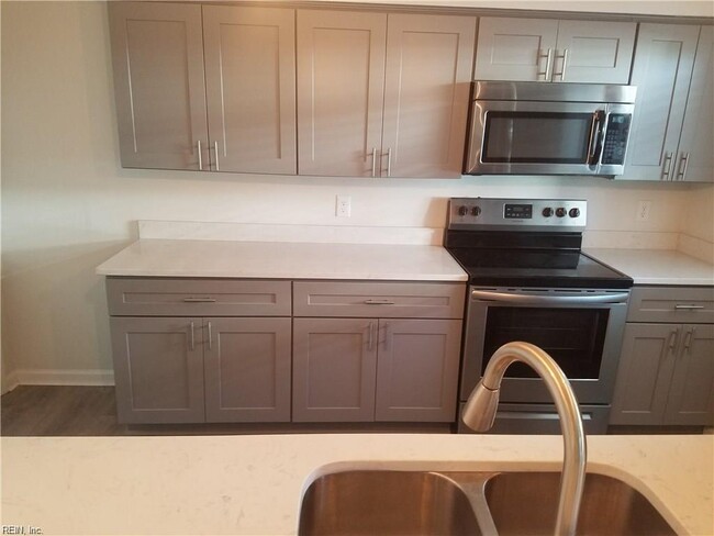 Kitchen - 2107 Pretty Lake Ave