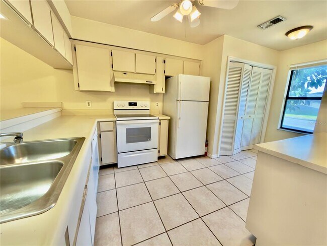 Building Photo - 5323 11th St Cir E