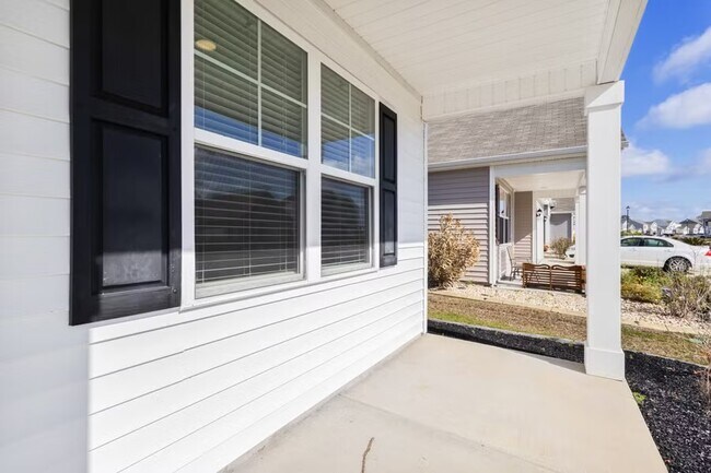 Building Photo - 2053 Ainsley Dr