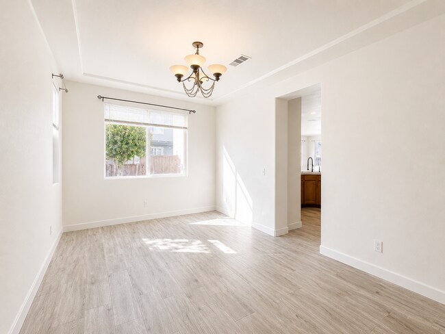 Building Photo - Beautifully Updated 5 Bedroom House with 3 Car Garage For Rent