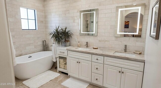 Building Photo - 10757 N 74th St