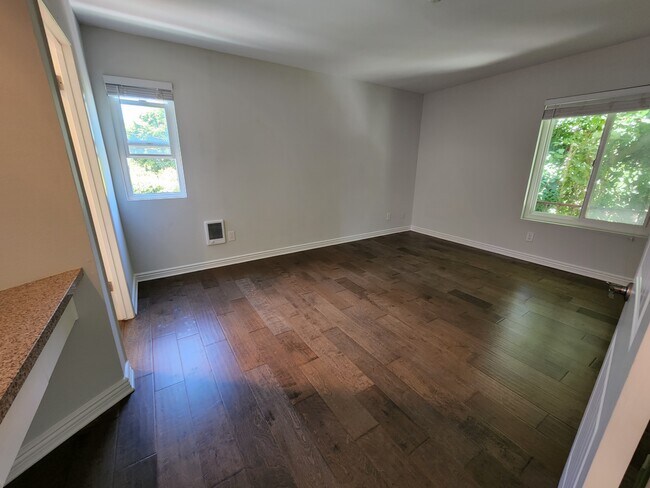 Building Photo - 323 S Broadway