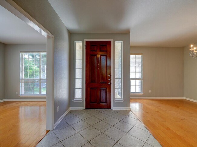 Building Photo - 1554 Homewood Cir
