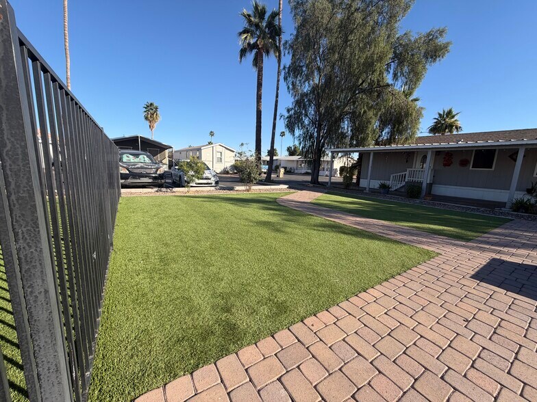 Building Photo - 501 E Ray Rd