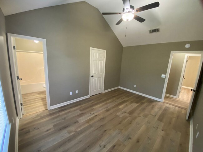 Building Photo - 3 BR/3BA