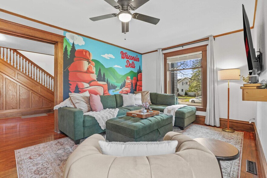 Building Photo - 924 Capital St