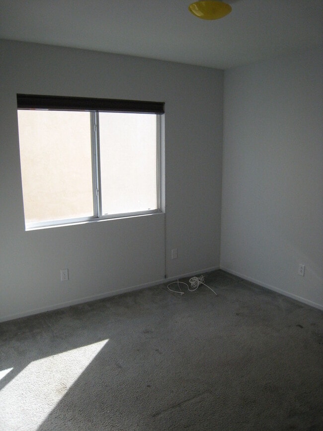 Building Photo - 9564 Capricorn Way