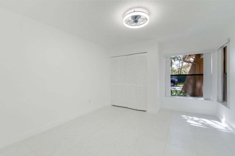 Building Photo - 6090 Aloma Ln