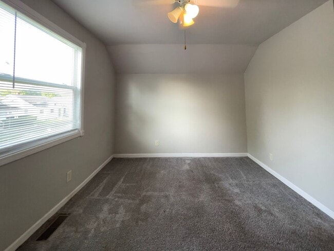 Building Photo - PRELEASING for AUGUST! Close to Campus