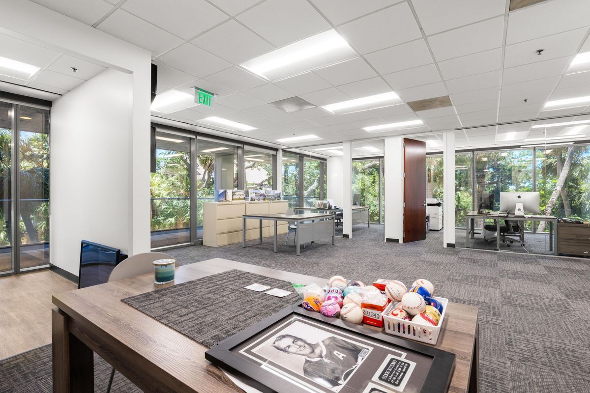 Building Photo - 2701 N Rocky Point Dr