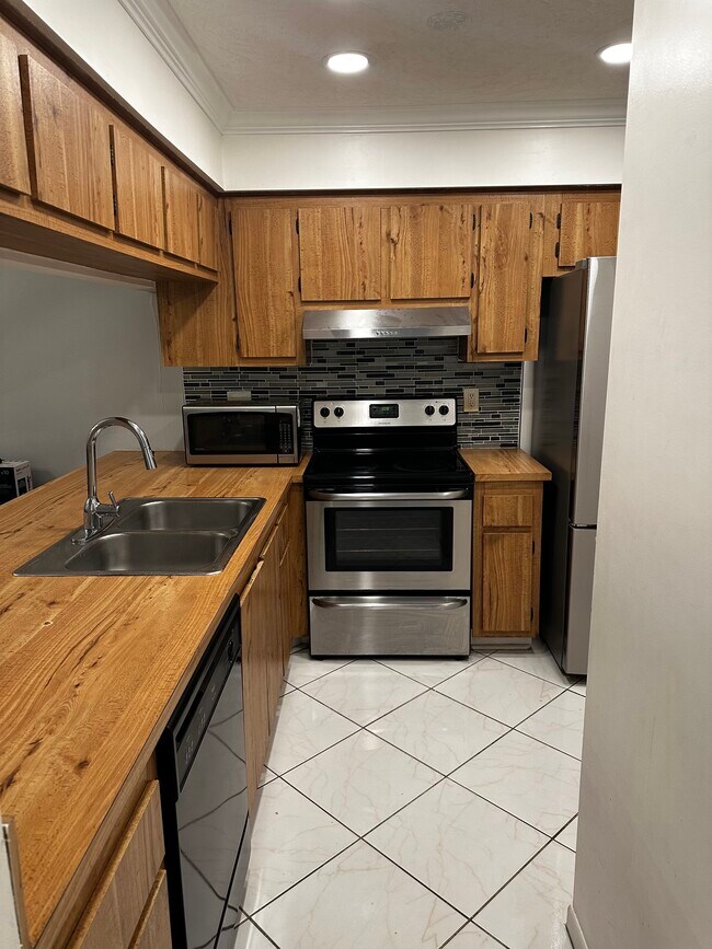 Building Photo - 3817 Arelia Dr S
