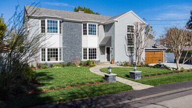 Building Photo - 5 bedroom, 5.5 bath, 4800 sq ft Prime Studio City Home with Pool and Hollywood Hills views