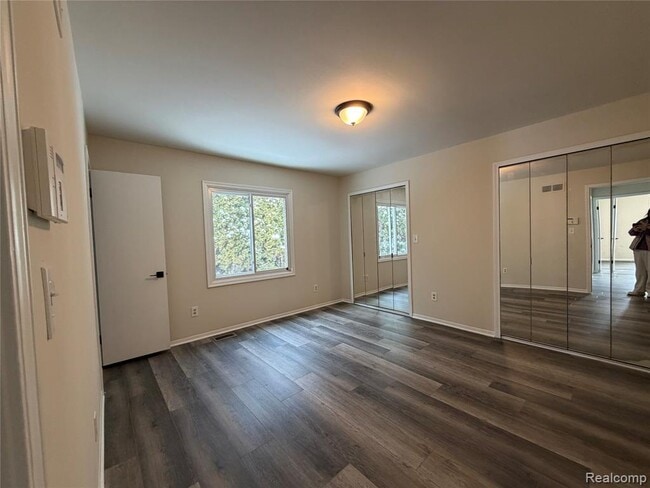 Building Photo - 48 Webb Ave