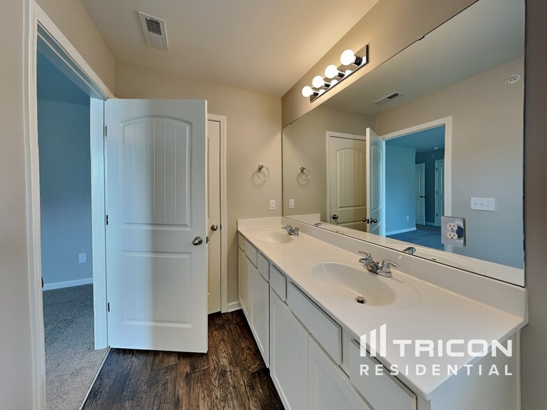 Building Photo - 9173 War Eagles Way