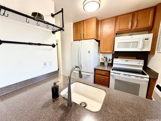 Building Photo - 68-077 Au Street Unit 3C