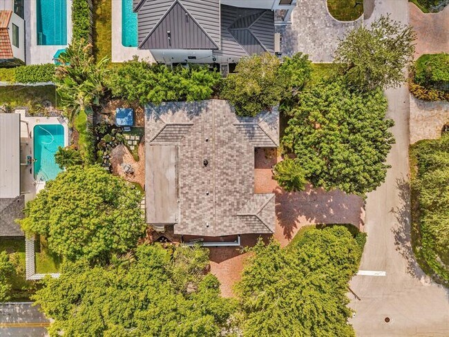 Building Photo - 899 NW 6th Dr