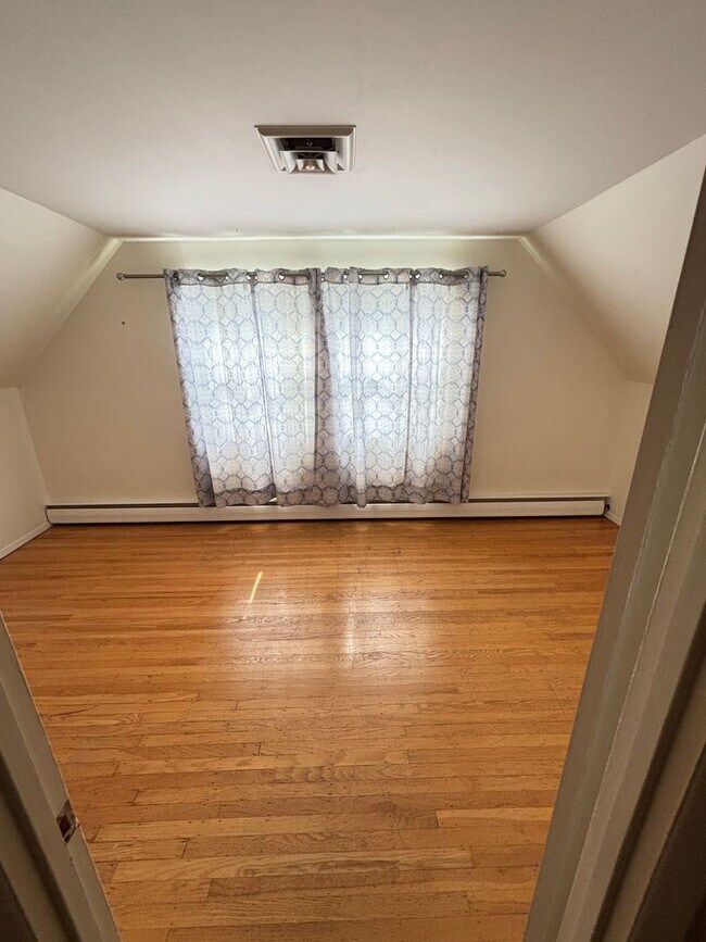 Building Photo - Spacious 3br Home for rent located in Whitehall, Echo Heights!