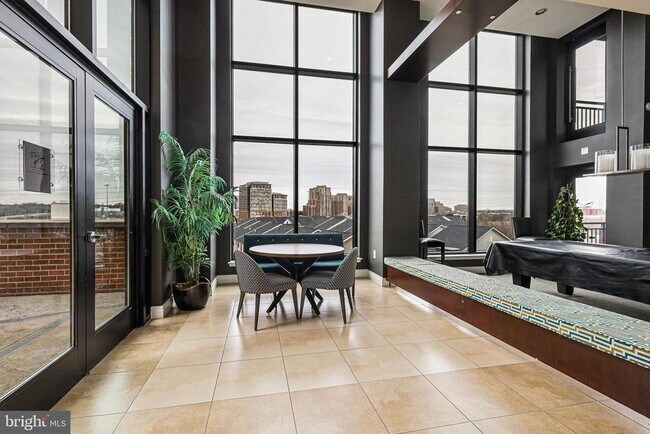 Building Photo - 2451 Midtown Ave