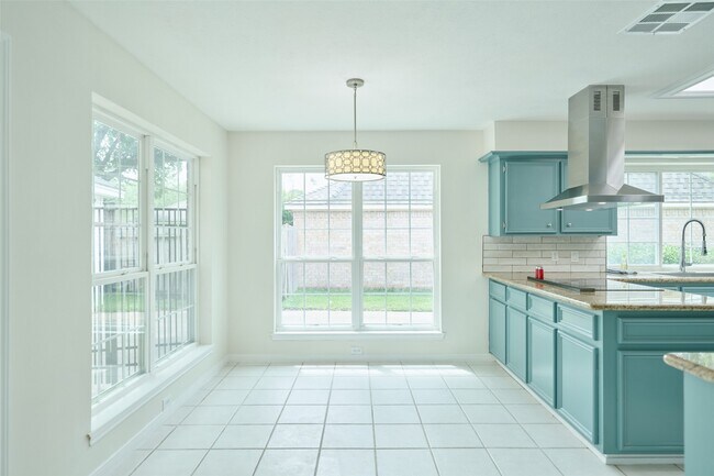 Building Photo - 15854 Knolls Lodge Dr