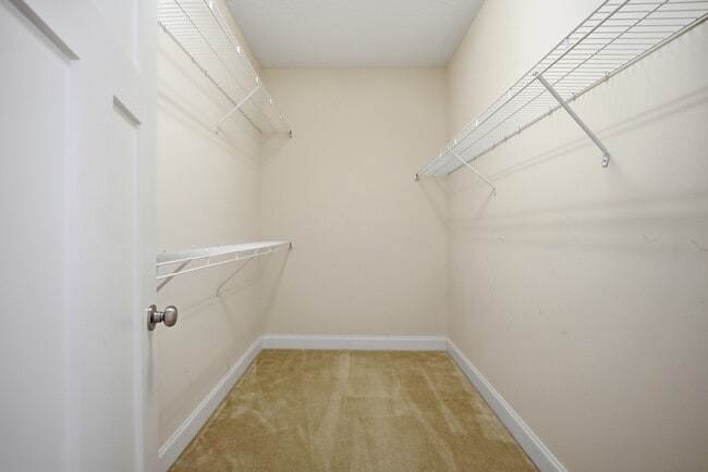 Building Photo - 3135 Patrick Henry Dr