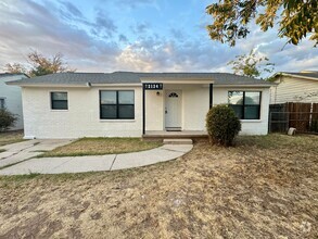 Building Photo - NEWLY RENOVATED THREE BED TWO BATH