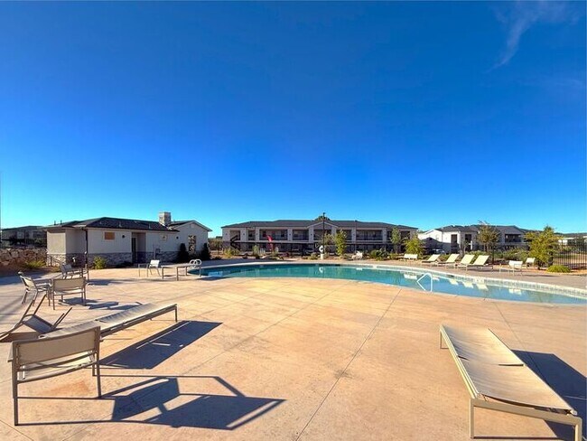 Building Photo - 2 bed, 1 bath Condo