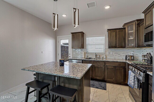 Building Photo - 143 Sarah Trl