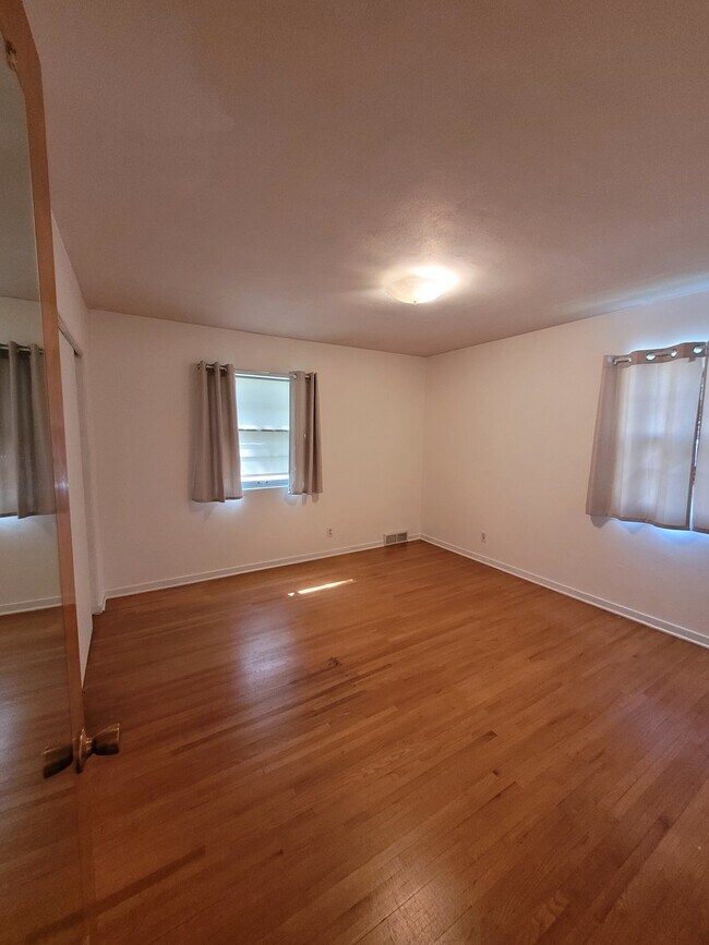 Building Photo - 1432 11th St S